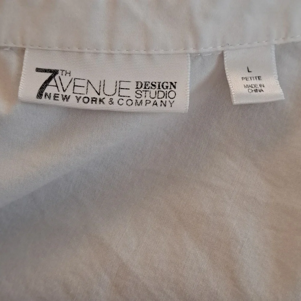 3PC BUNDLE WITH JEANS AND 2 BLOUSES - Picture 8 of 11